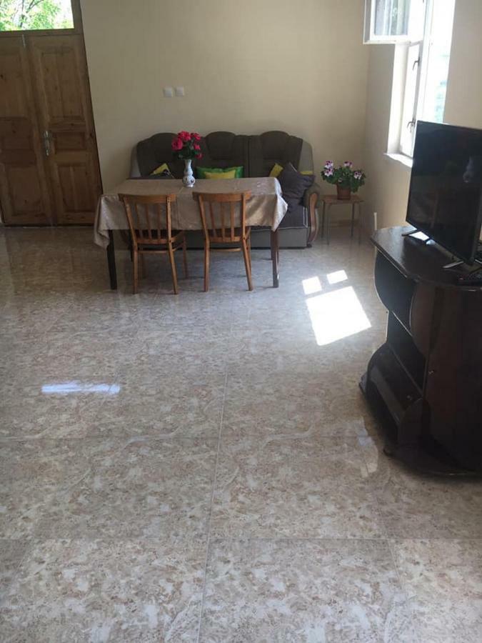 Nnn Guest House Goris Exterior foto