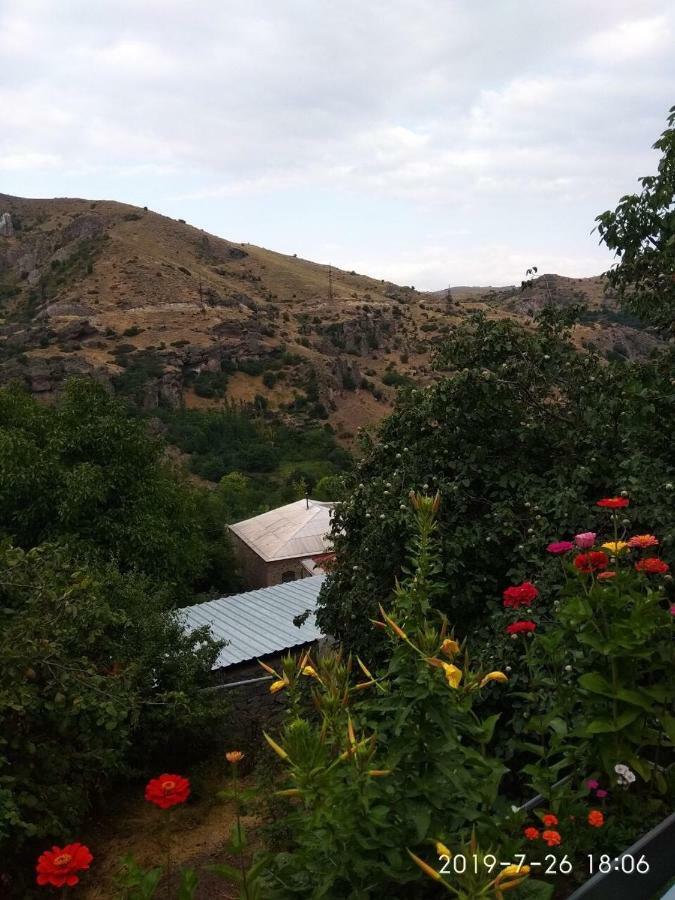 Nnn Guest House Goris Exterior foto
