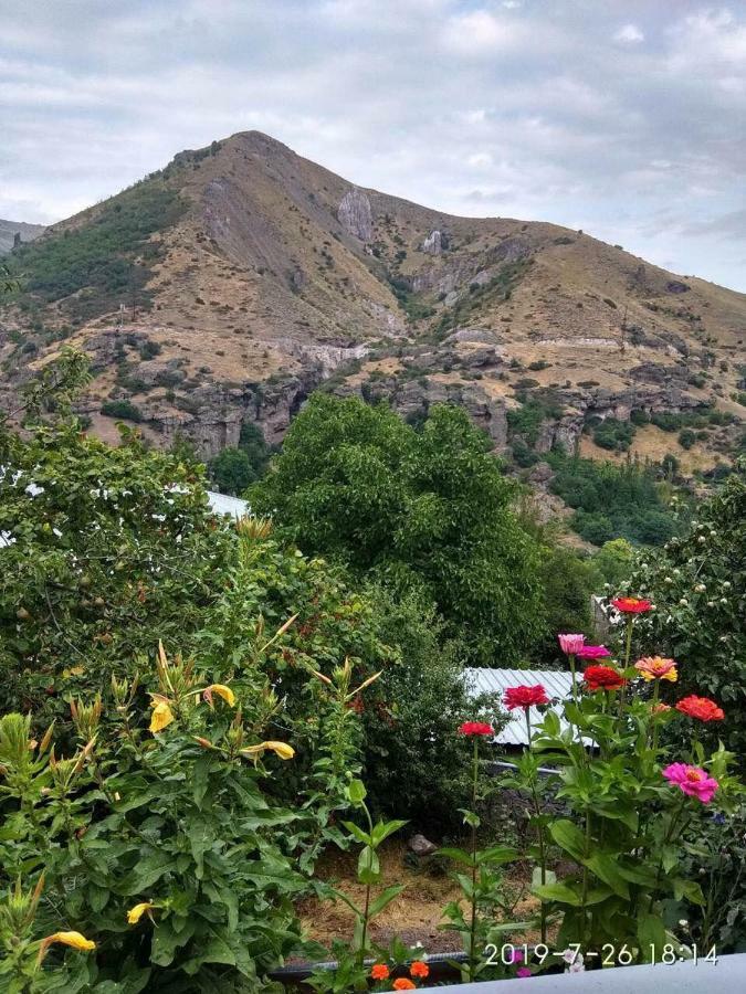 Nnn Guest House Goris Exterior foto