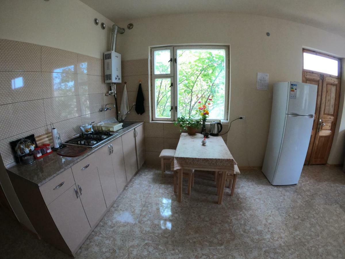 Nnn Guest House Goris Exterior foto