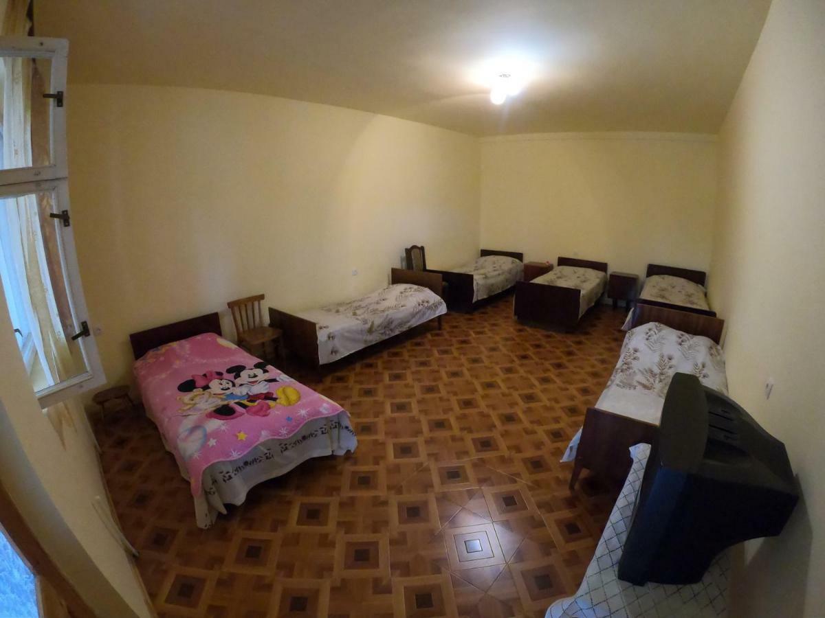 Nnn Guest House Goris Exterior foto