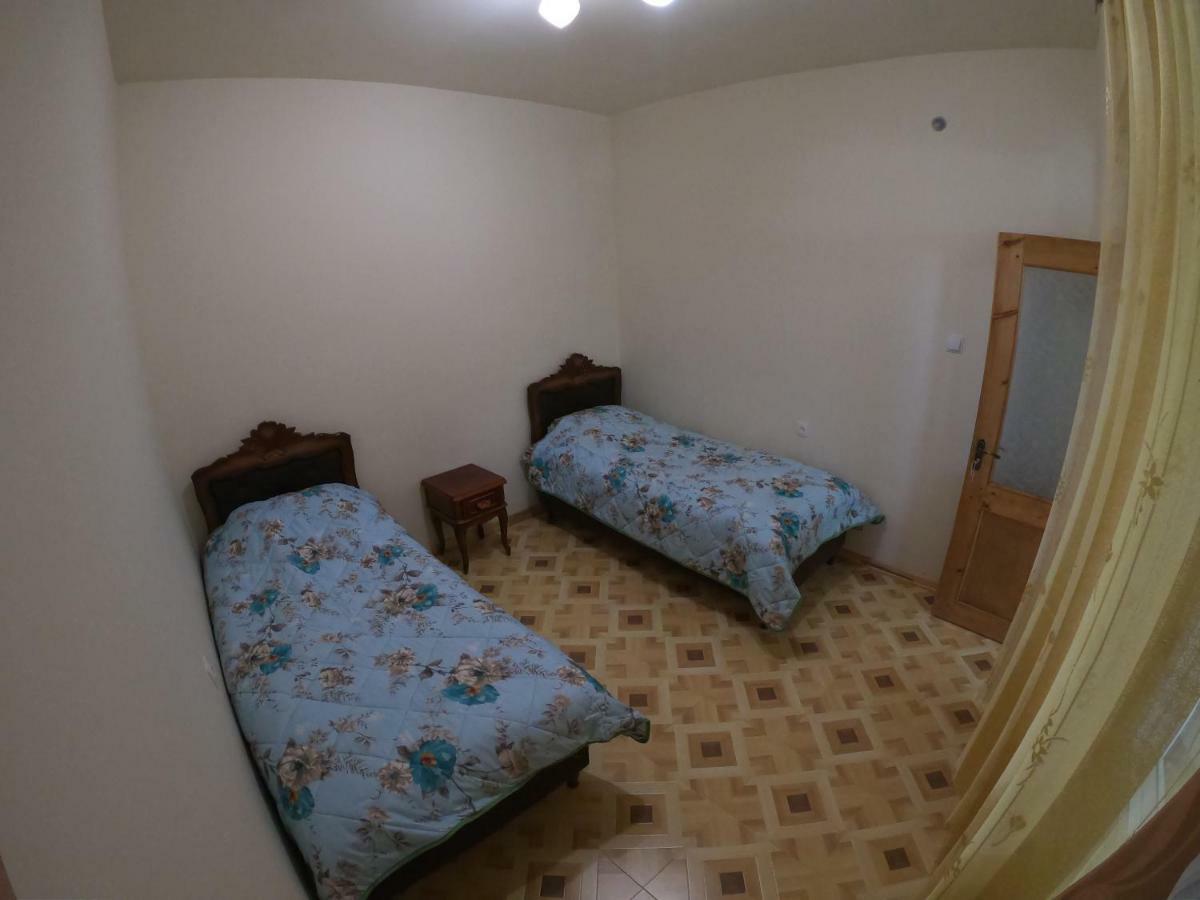 Nnn Guest House Goris Exterior foto
